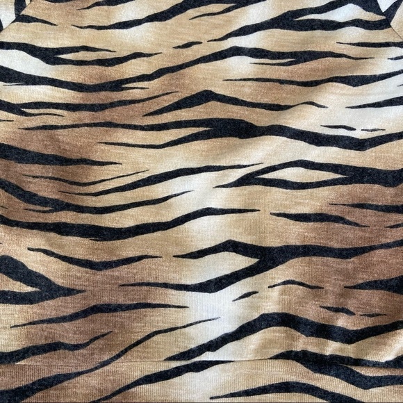 Leith Animal Print Pull over Crop Women Sweater - Picture 8 of 13